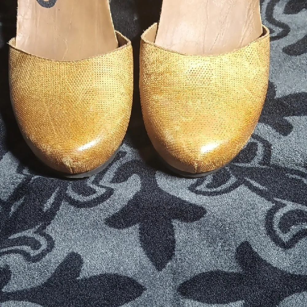 OTBT Tan Women's Sandals - Picture 6 of 8